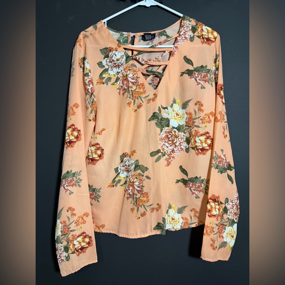 Rue 21 Floral Blouse. - Picture 2 of 7